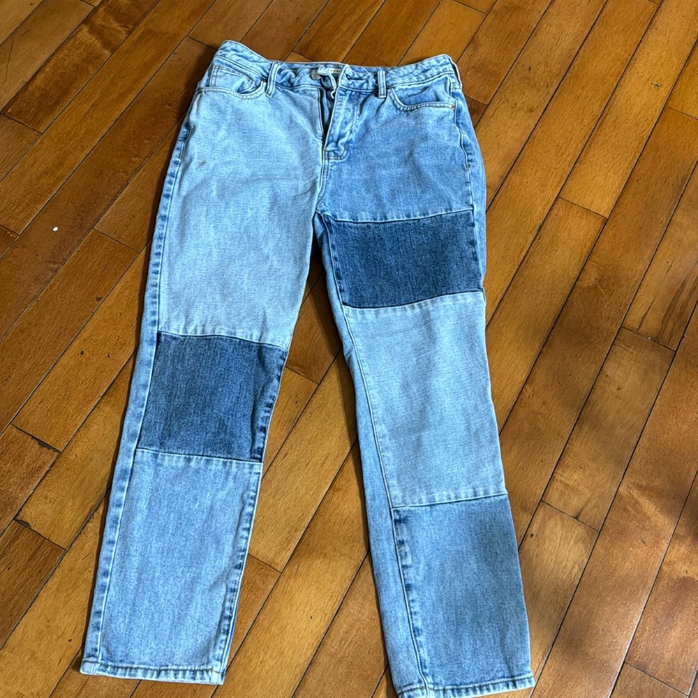Pacsun blue jeans women size 28. In very good condition.Smoke free environment